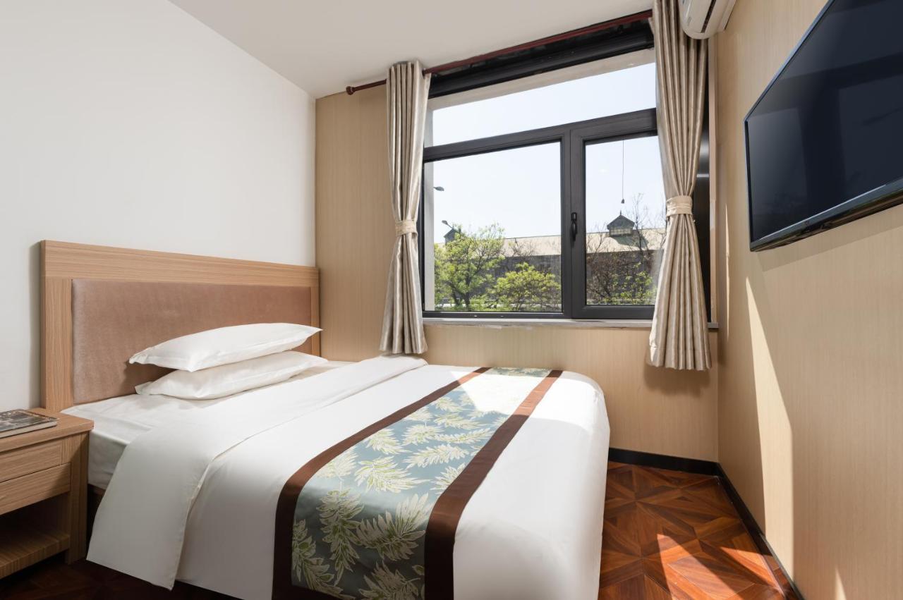 East Sacred Hotel ᴸᴱo---Foreign Accept---Tourism Service English-Speaking 丨 Near Tiananmen Forbidden City丨very Close To Metro Zhangzizhong And Beixinqiao 丨european Foot Ball English丨free Advance Tickets And Laundry Drying Service Coffee Snacks Bắc Kinh Ngoại thất bức ảnh