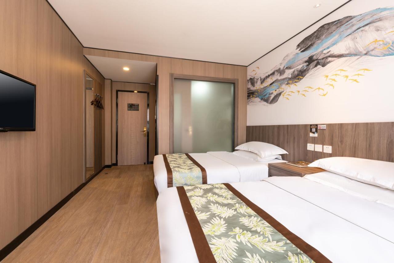 East Sacred Hotel ᴸᴱo---Foreign Accept---Tourism Service English-Speaking 丨 Near Tiananmen Forbidden City丨very Close To Metro Zhangzizhong And Beixinqiao 丨european Foot Ball English丨free Advance Tickets And Laundry Drying Service Coffee Snacks Bắc Kinh Ngoại thất bức ảnh
