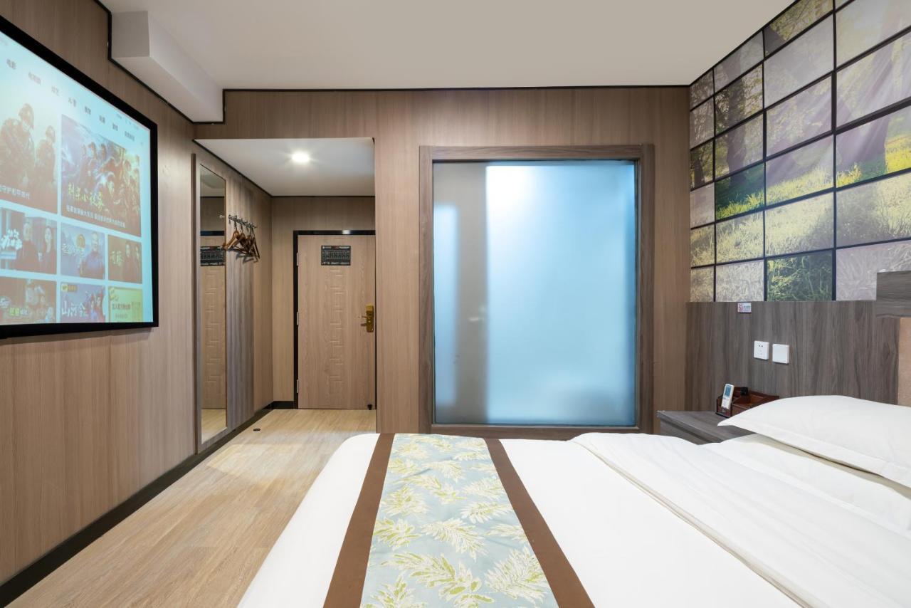 East Sacred Hotel ᴸᴱo---Foreign Accept---Tourism Service English-Speaking 丨 Near Tiananmen Forbidden City丨very Close To Metro Zhangzizhong And Beixinqiao 丨european Foot Ball English丨free Advance Tickets And Laundry Drying Service Coffee Snacks Bắc Kinh Ngoại thất bức ảnh